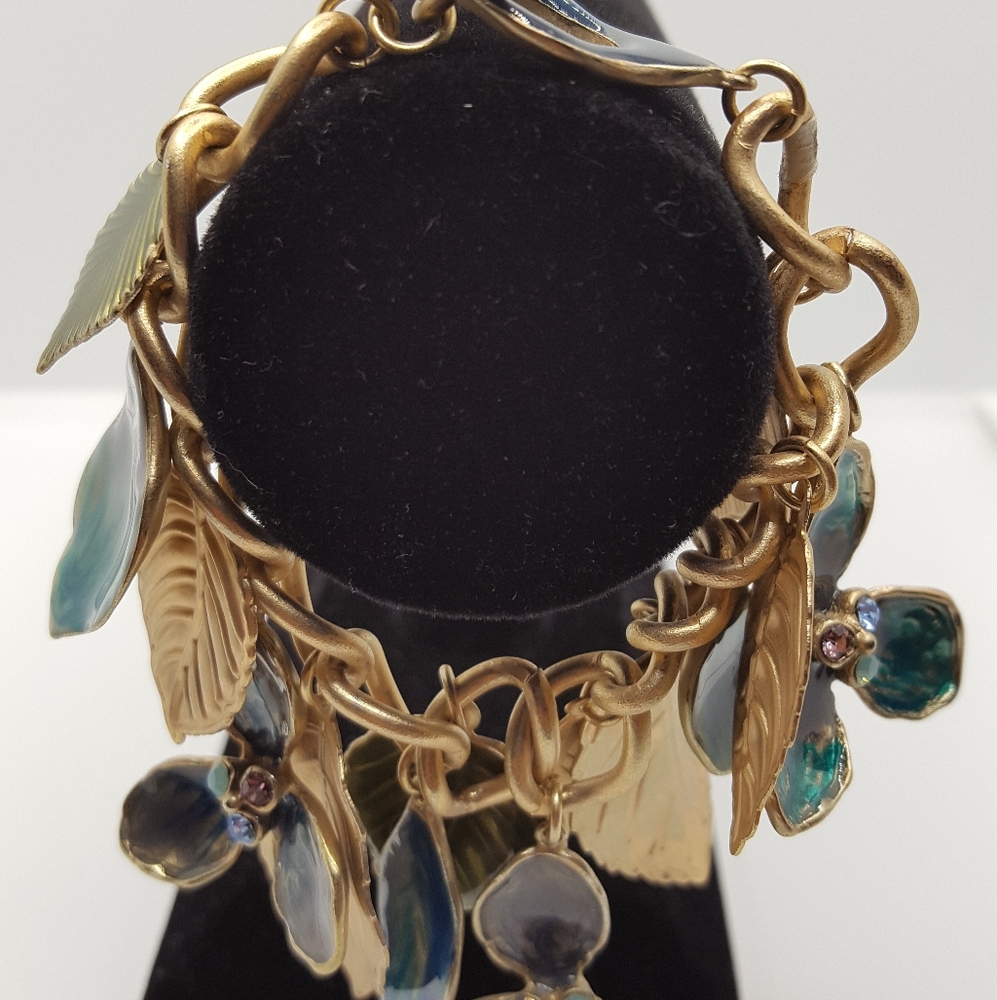 Gorgeous Statement Bracelet. - image 3